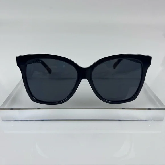 Gucci Black Unisex Sunglasses with Gucci logo on arms